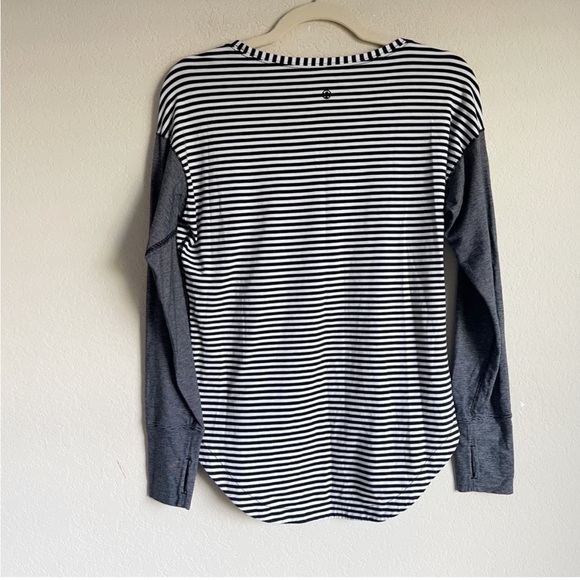 Lululemon weekend stripe black white gray long sleeves curve hem - Picture 2 of 3